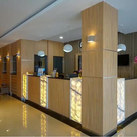 Twospaces Living At Kr Hotel Palembang Exterior photo